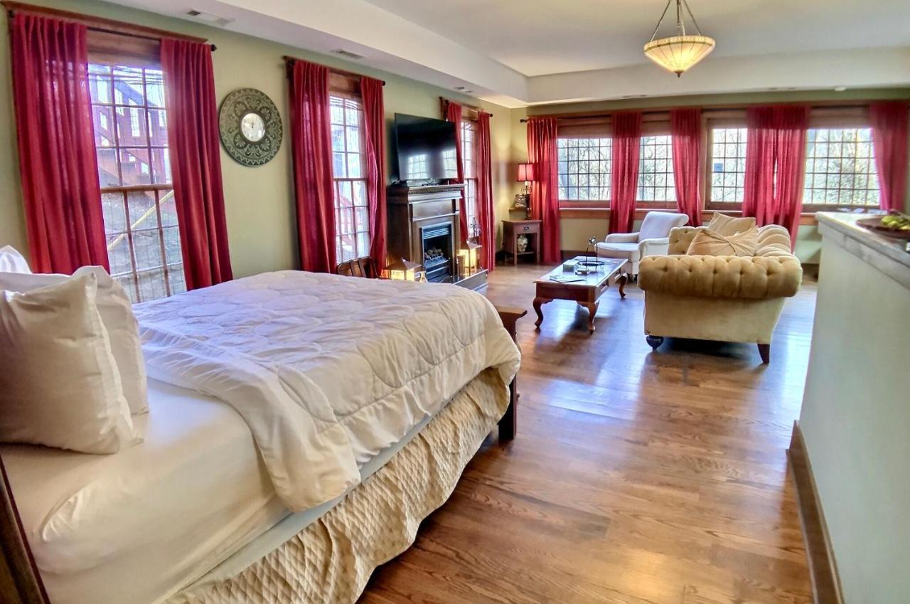 66 Center Street - The Carriage House, Queen Beds, Wifi, Cable Tv, Outdoor Sitting Area, Free On-Site Parking, Spa Tub For 2 Eureka Springs Eksteriør bilde