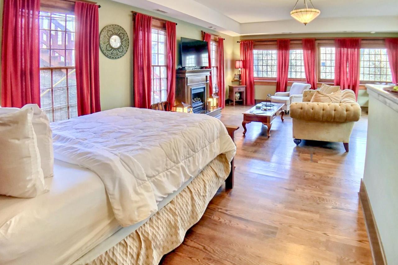 66 Center Street - The Carriage House, Queen Beds, Wifi, Cable Tv, Outdoor Sitting Area, Free On-Site Parking, Spa Tub For 2 Eureka Springs Eksteriør bilde